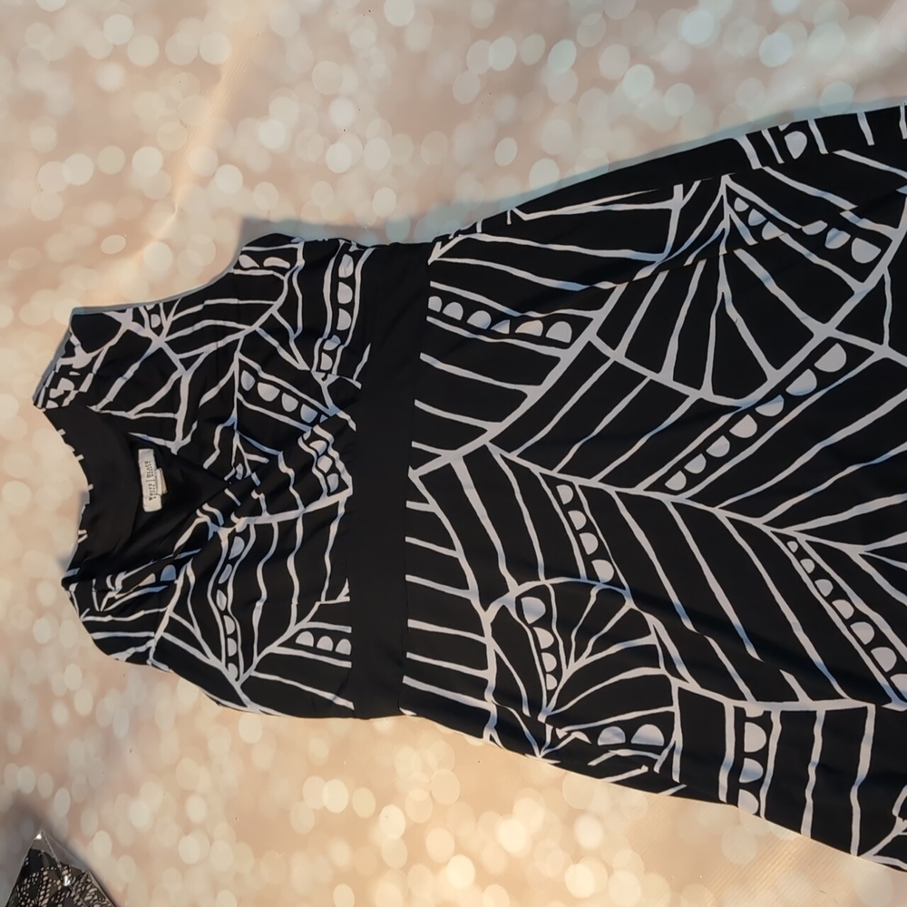White House Black Market short black & White Vneck dress Size SMALL - VGUC